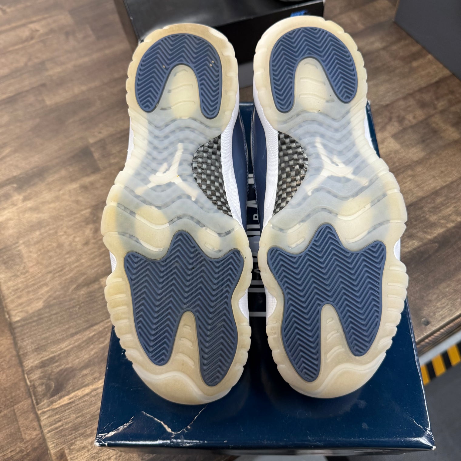 Diffused Blue Jordan 11 Low (USED)