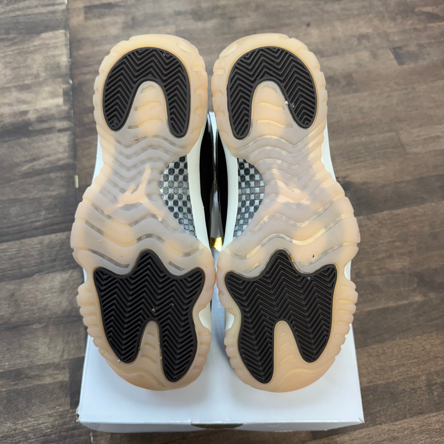 Neapolitan Jordan 11 Retro (W) (USED)