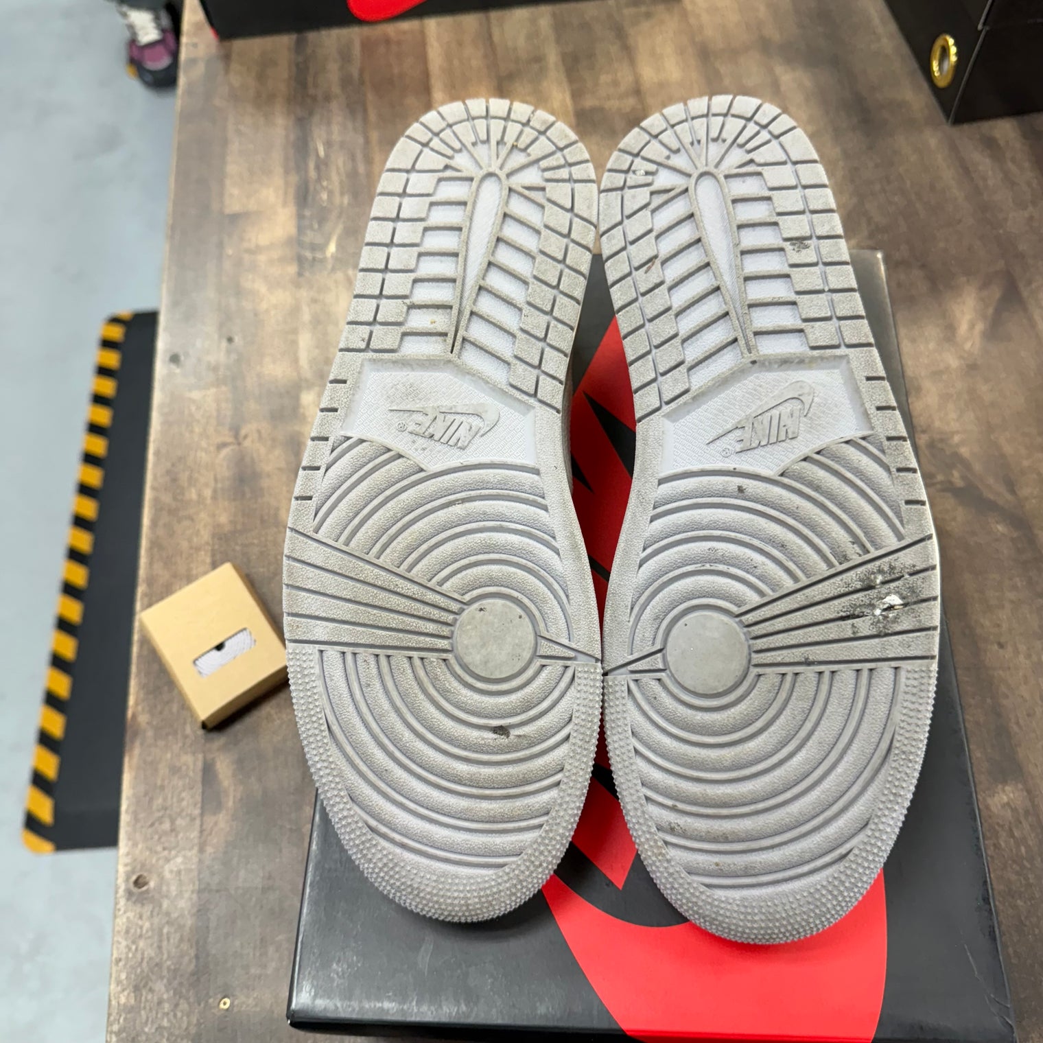 Atmosphere Grey Jordan 1 Low OG (USED)