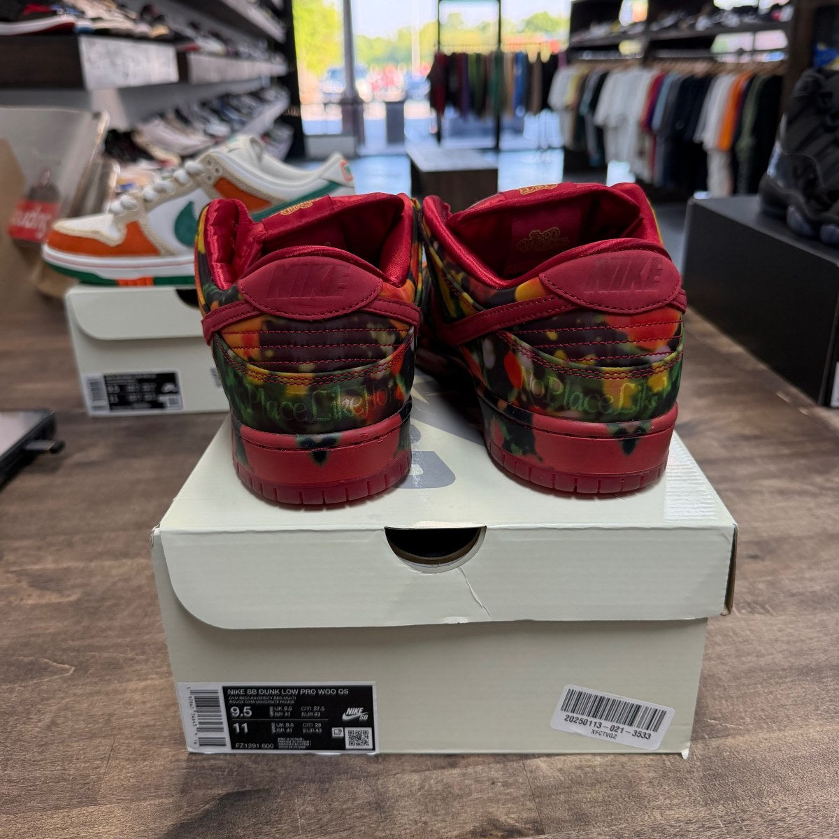 Nike SB Dunk Low The Wizard of Oz Poppy Field Size 9.5 (Pre-Owned) - Image 3