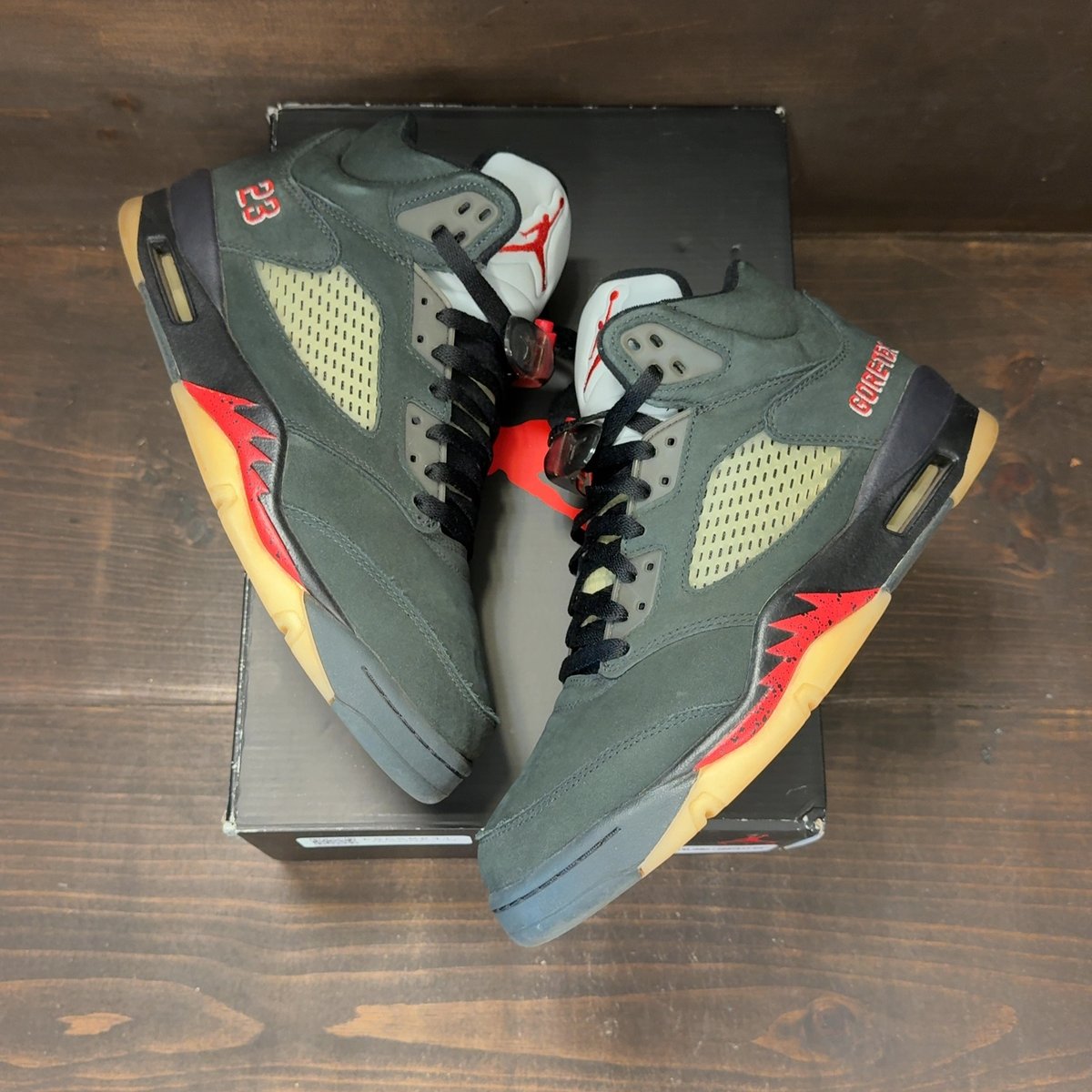 Jordan 5 Retro Gore-Tex Off Noir (Women's) Size 11W (Pre-Owned) - back