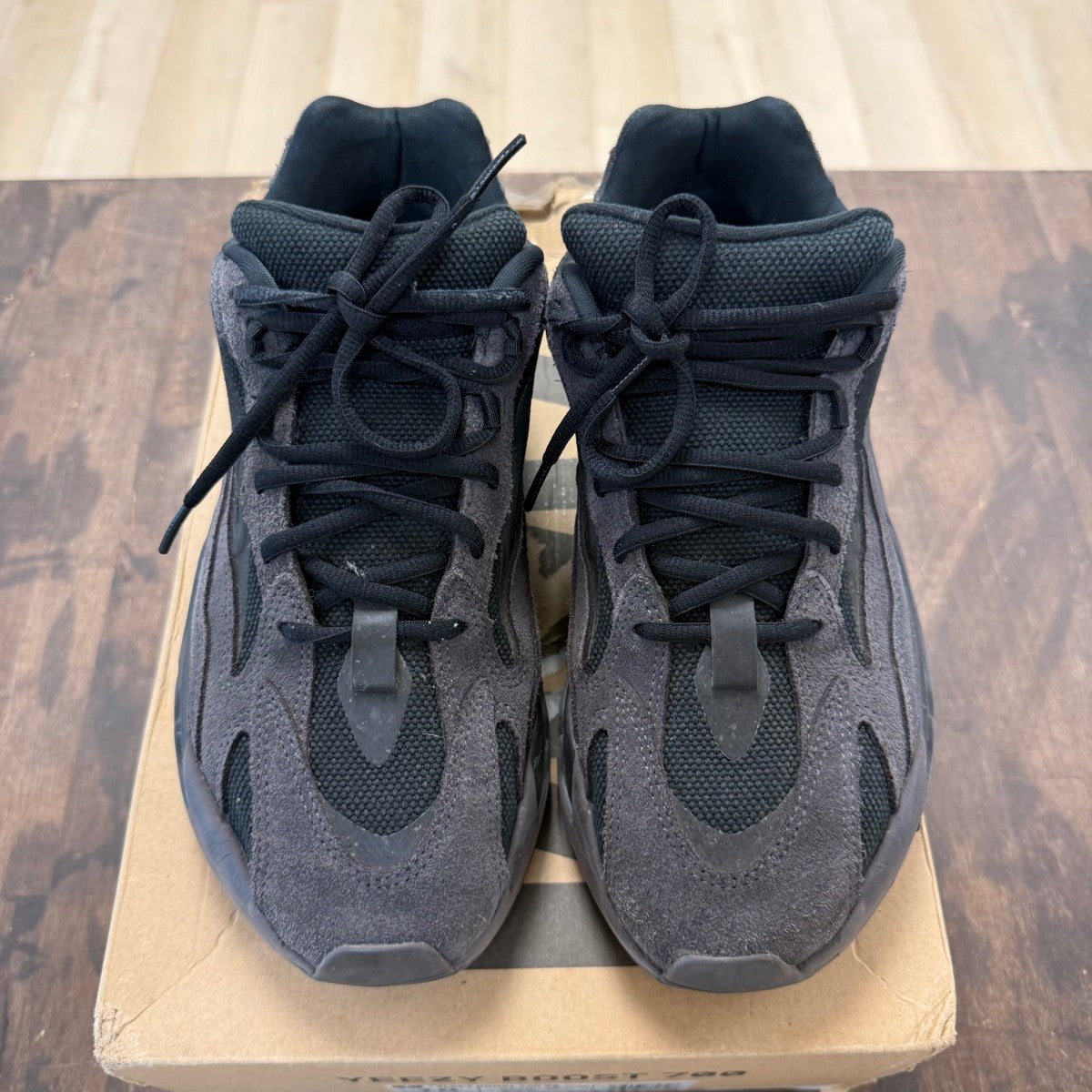 adidas Yeezy Boost 700 V2 Vanta - Image 2
