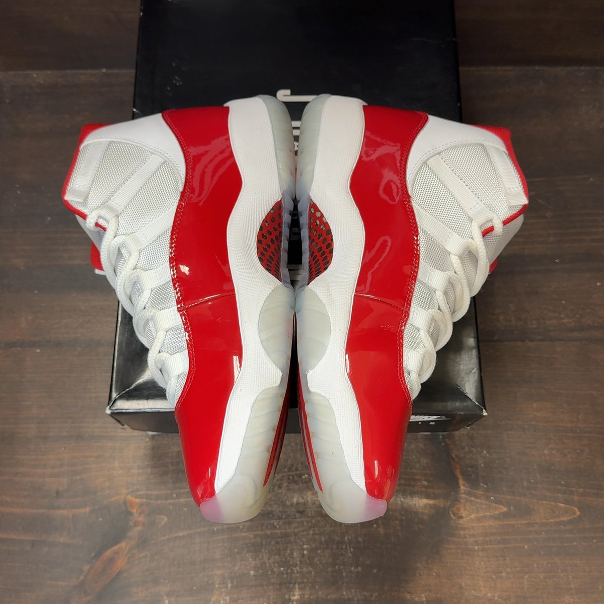 Jordan 11 Retro Cherry (2022) Size 9.5 (Pre-Owned) - aux