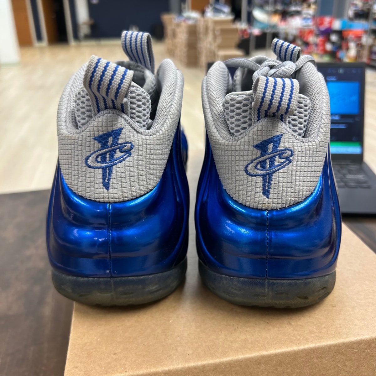 Nike Air Foamposite One Sport Royal Size 13 (Pre-Owned) - Image 4
