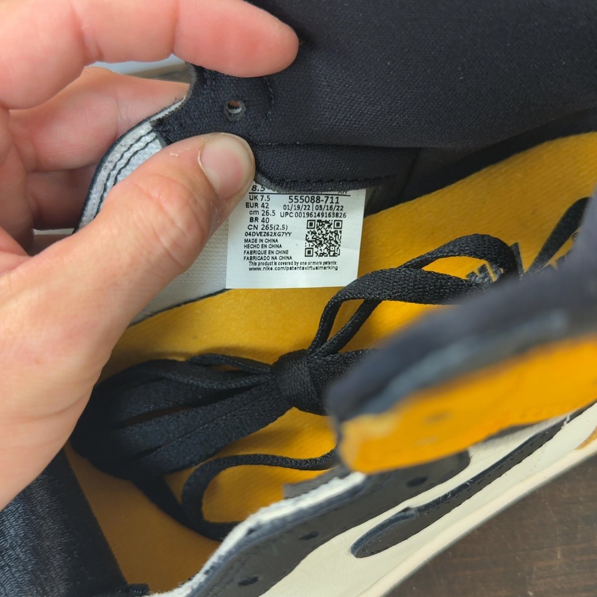 Jordan 1 Retro High OG Taxi Size 8.5 (Pre-Owned) - aux