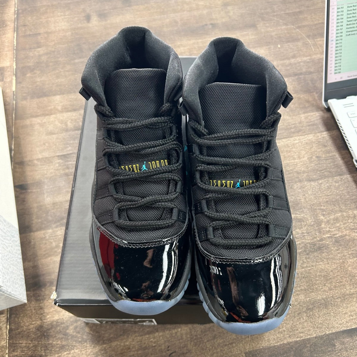 Jordan 11 Retro Gamma Blue (2025) (GS) Size 7Y (Pre-Owned) - Image 2