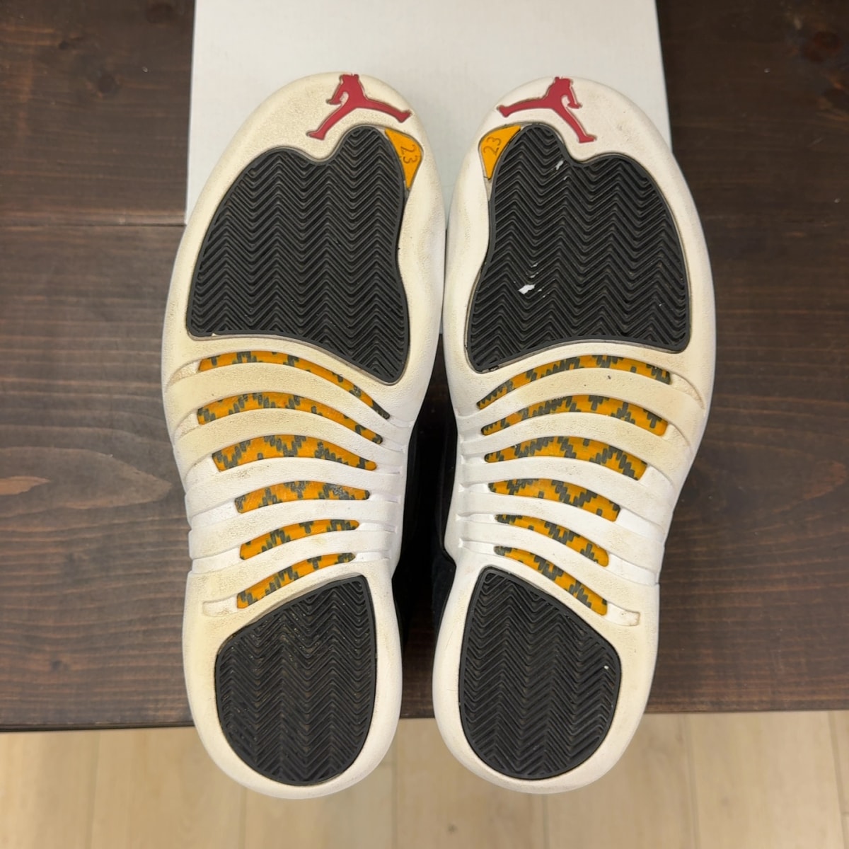 Jordan 12 Retro Reverse Taxi Size 9.5 (Pre-Owned) - aux