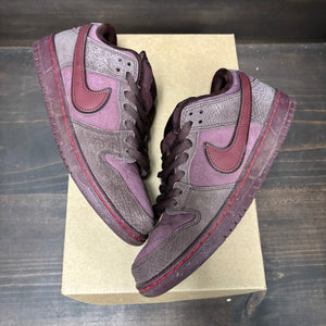 Nike SB Dunk Low City of Love Burgundy Crush Size 8 (Pre-Owned) - Image 2
