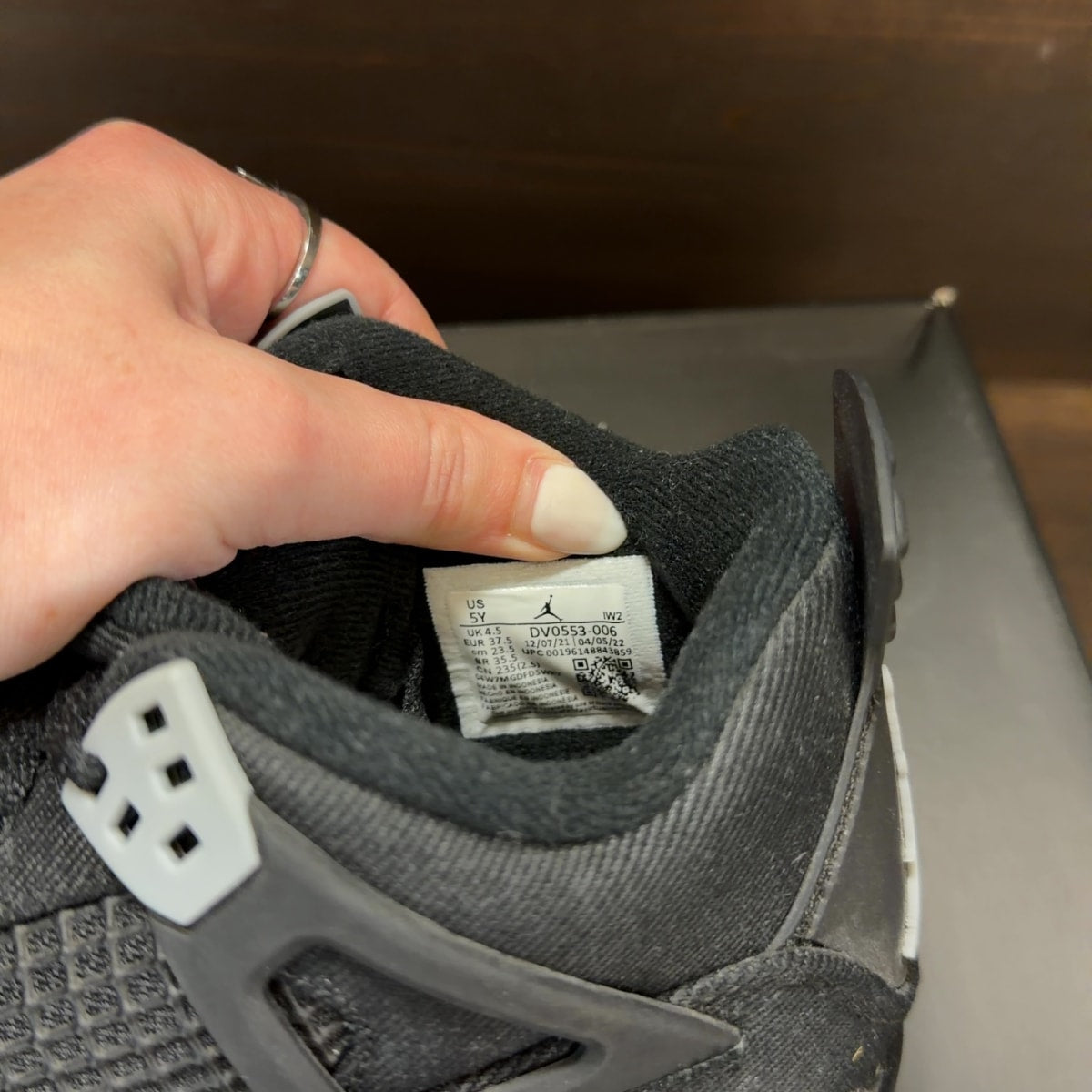Jordan 4 Retro Black Canvas (GS) Size 5Y (Pre-Owned) - aux