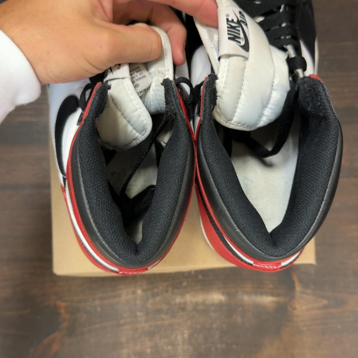 Jordan 1 Retro Black Toe (2016) Size 11 (Pre-Owned) - aux