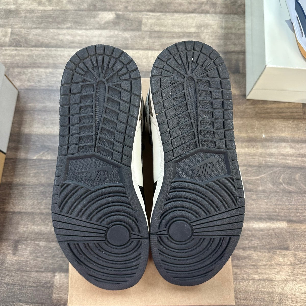 Jordan 1 Retro High Dark Mocha Size 11 (Pre-Owned) - Image 5