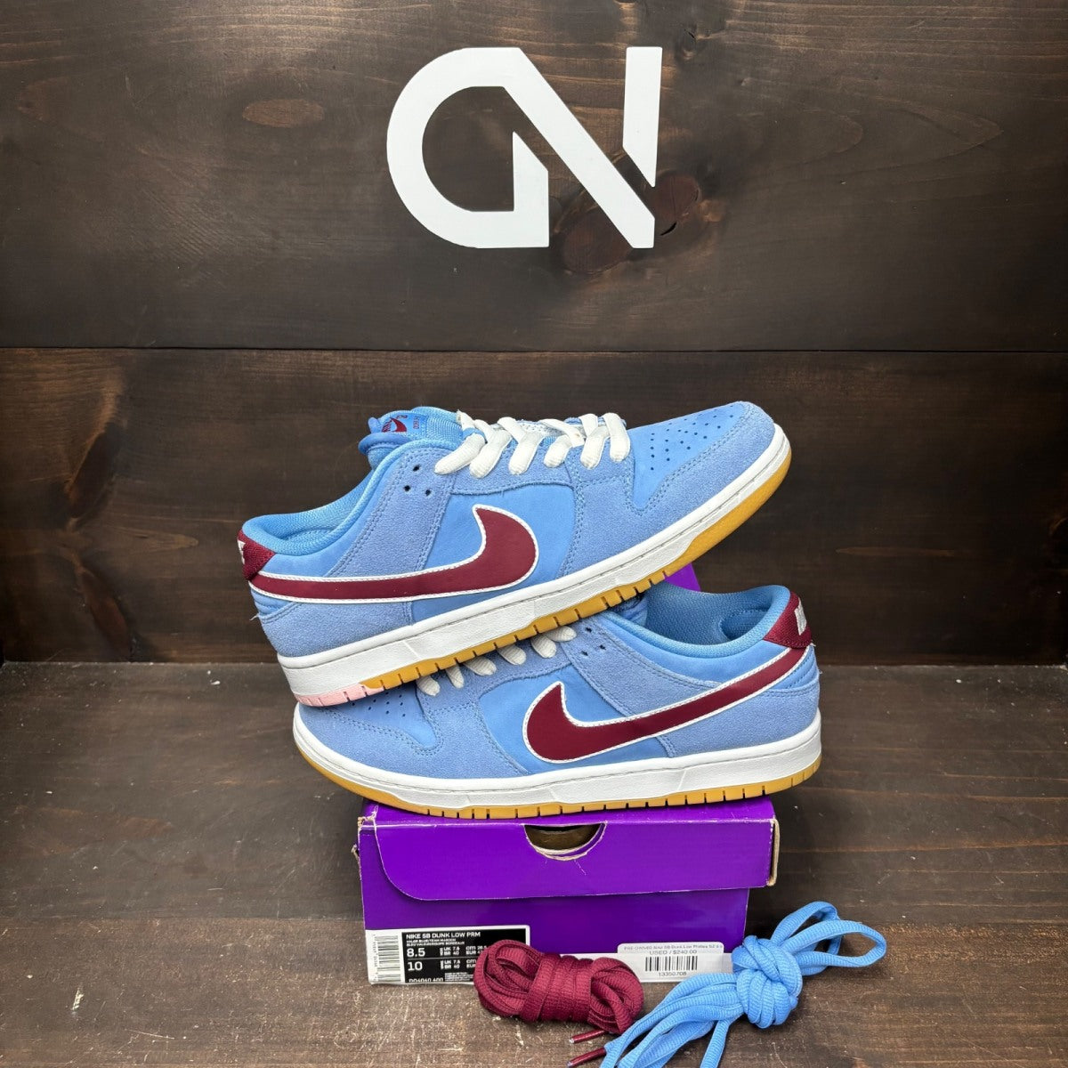 Nike SB Dunk Low Philadelphia Phillies - Image 1