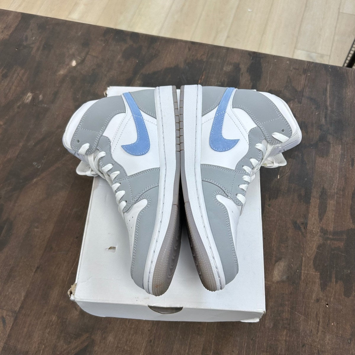 Jordan 1 Mid Wolf Grey Aluminum (Women's) - Image 3