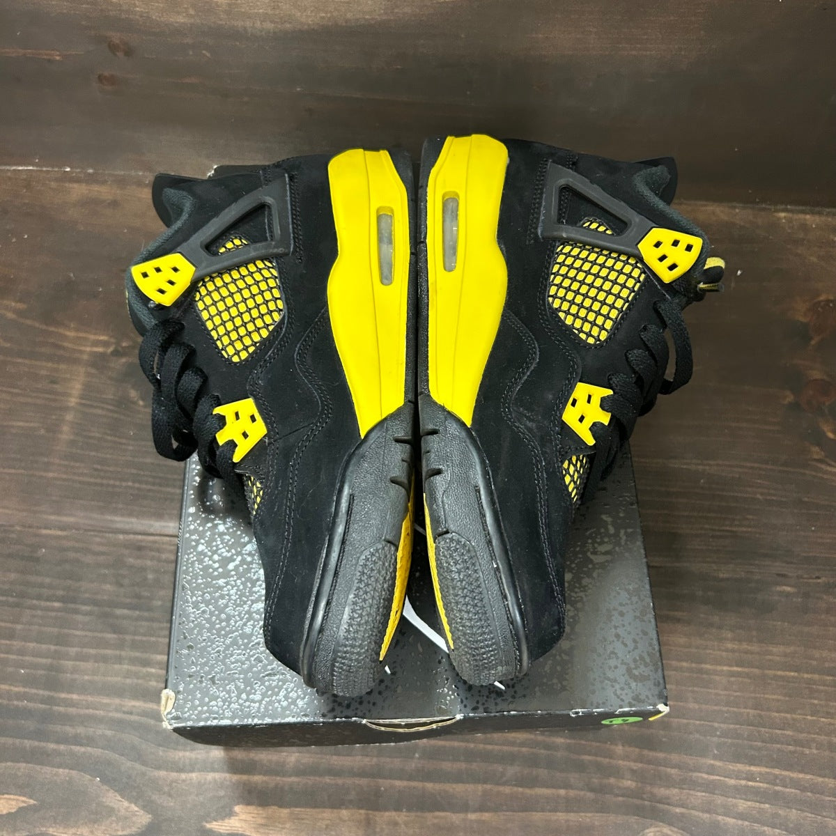 Jordan 4 Retro Thunder (2023) (GS) - Image 4