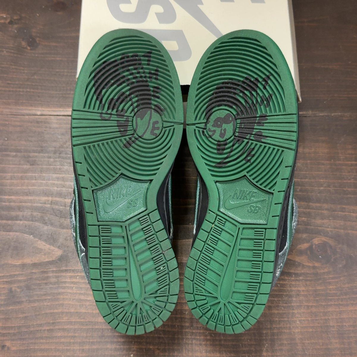 Nike SB Dunk Low There Skateboards Size 5.5 (Pre-Owned) - aux