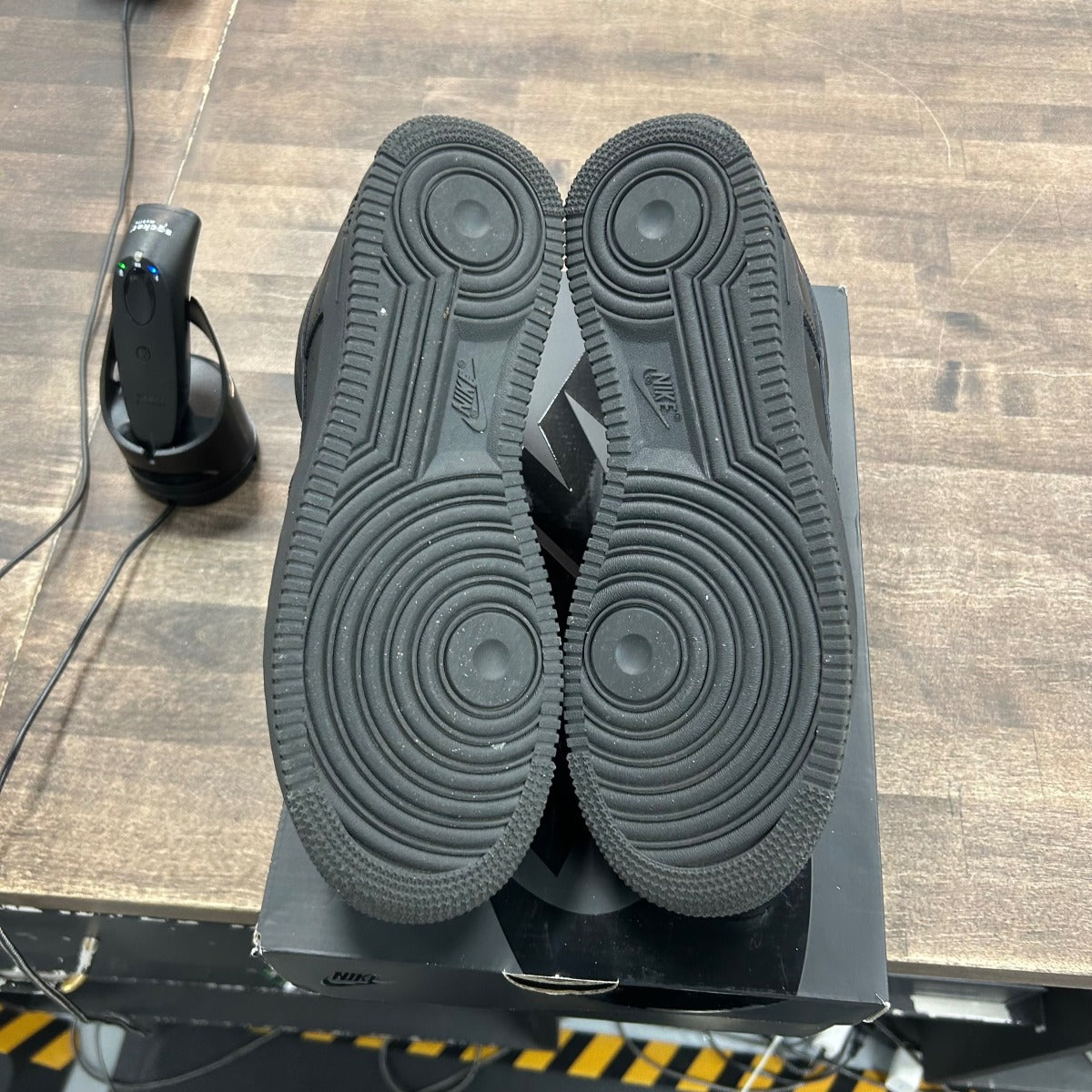 Nike Air Force 1 Low Supreme Black - Image 10