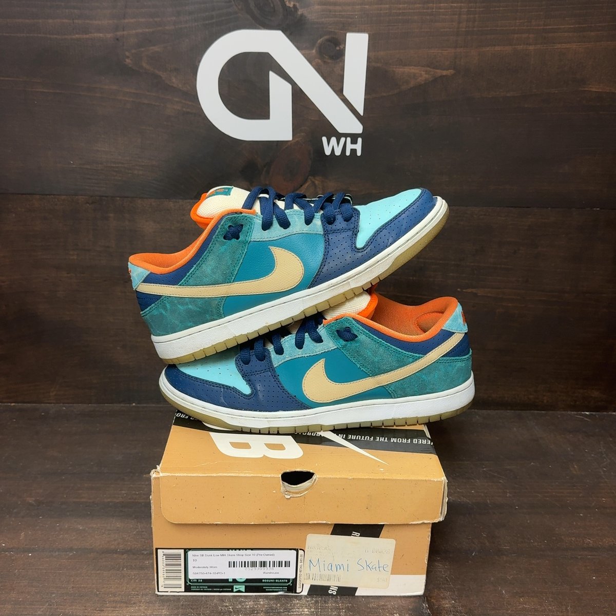 Nike SB Dunk Low MIA Skate Shop Size 10 (Pre-Owned) - front