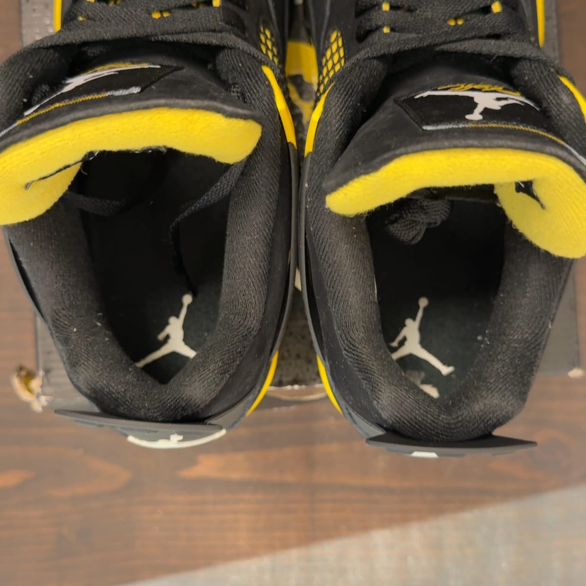 Jordan 4 Retro Thunder (2023) Size 12 (Pre-Owned) - aux