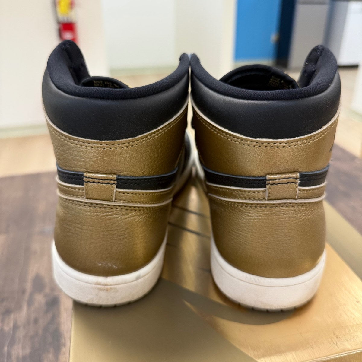 Jordan 1 Retro High OG Black Metallic Gold Size 9.5 (Pre-Owned) - Image 2
