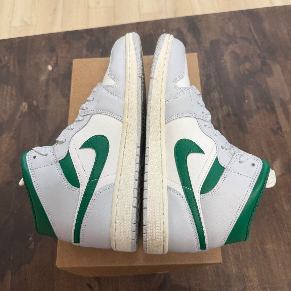 Jordan 1 Mid White Pure Platinum Pine Green Size 10.5 (Pre-Owned) - Image 4
