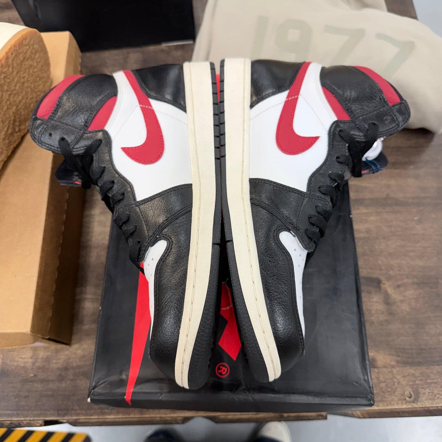 Black Gym Red Jordan 1 Retro High (USED)