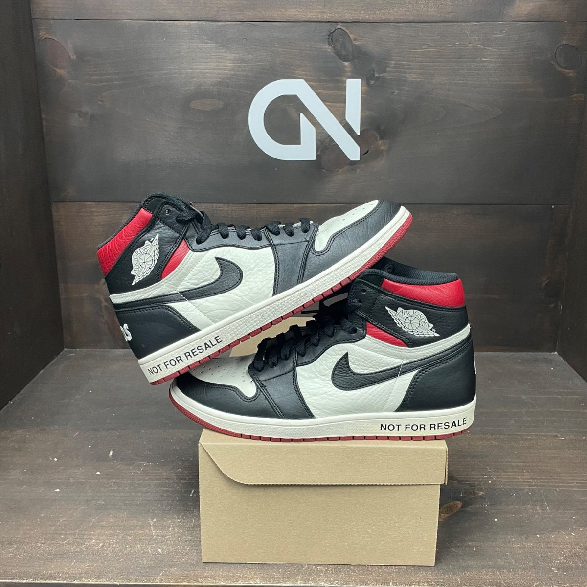Jordan 1 Retro High Not for Resale Varsity Red Size 11 (Pre-Owned) - front