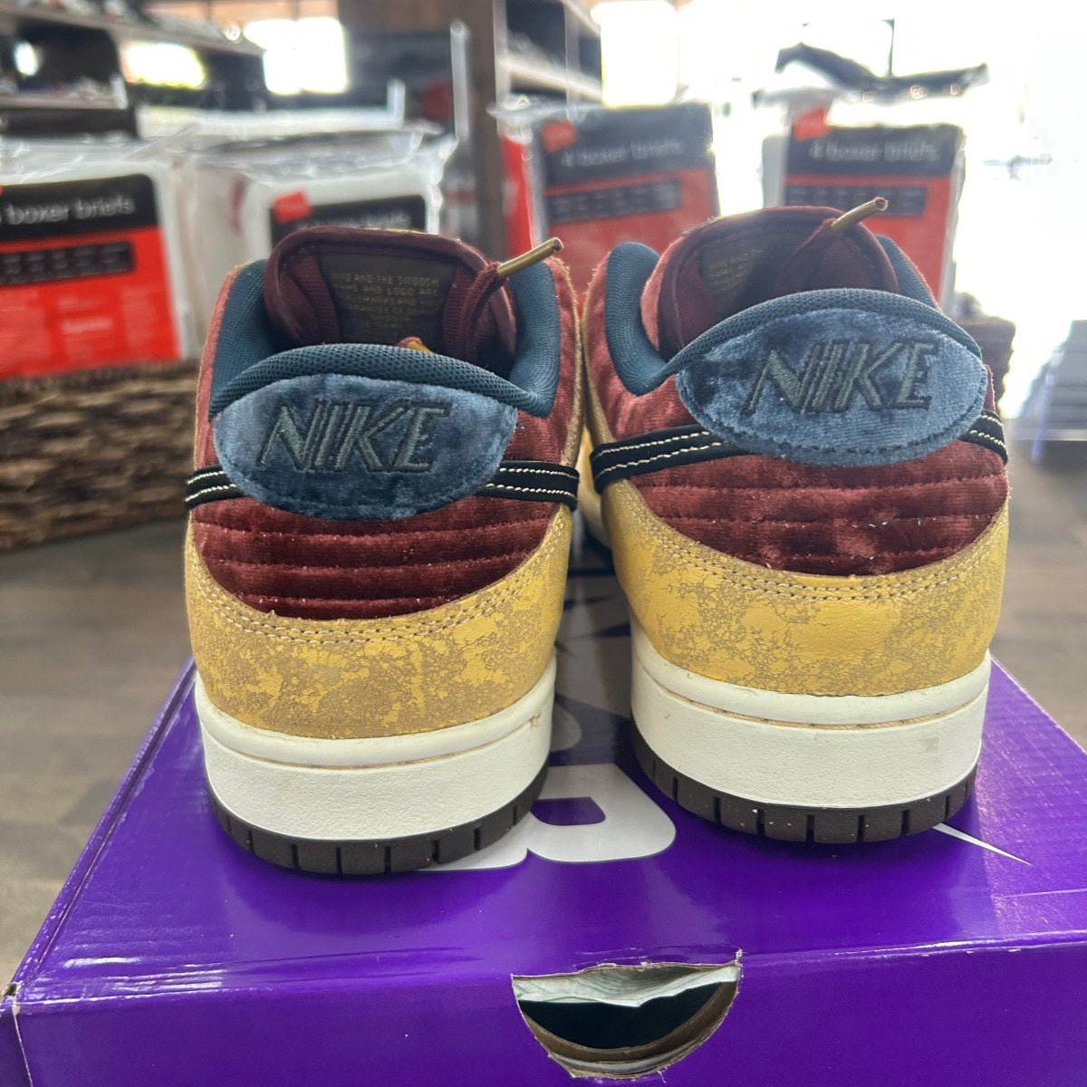 Nike SB Dunk Low City of Cinema Size 11 (Pre-Owned) - Image 4