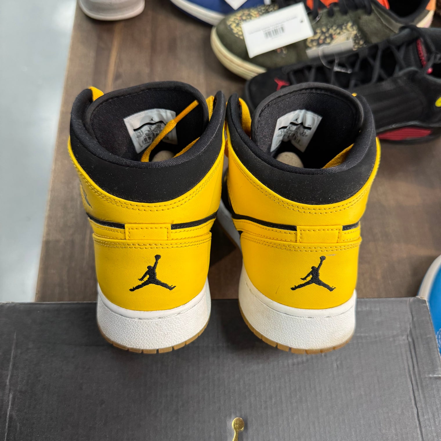 New Love Jordan 1 Mid (USED)