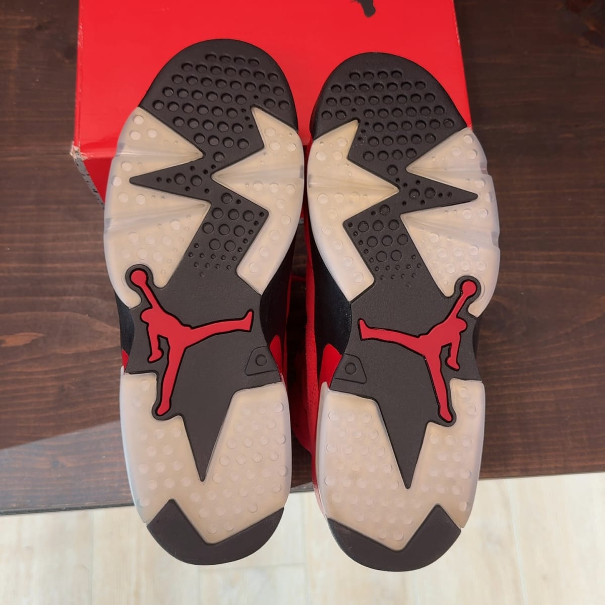 Jordan 6 Retro Toro Bravo Size 9.5 (Pre-Owned) - aux