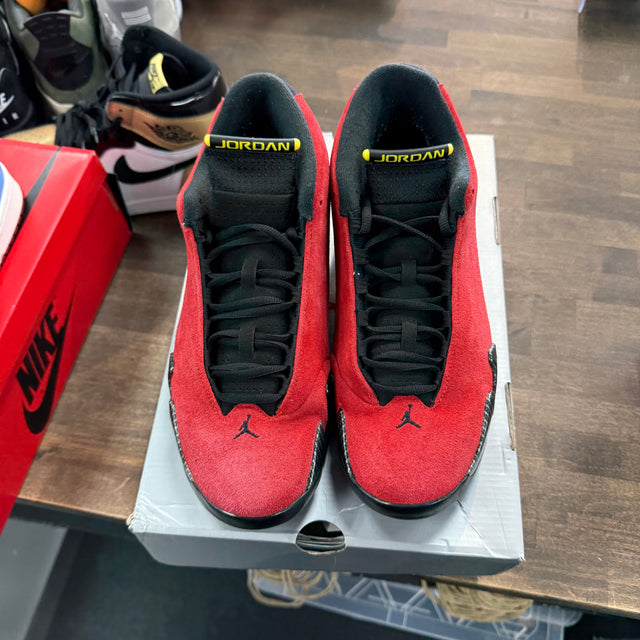 Ferrari Jordan 14 Retro (USED) (2014)