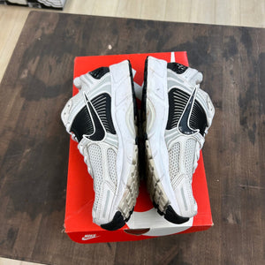Nike Zoom Vomero 5 White Black Size 9 (Pre-Owned)