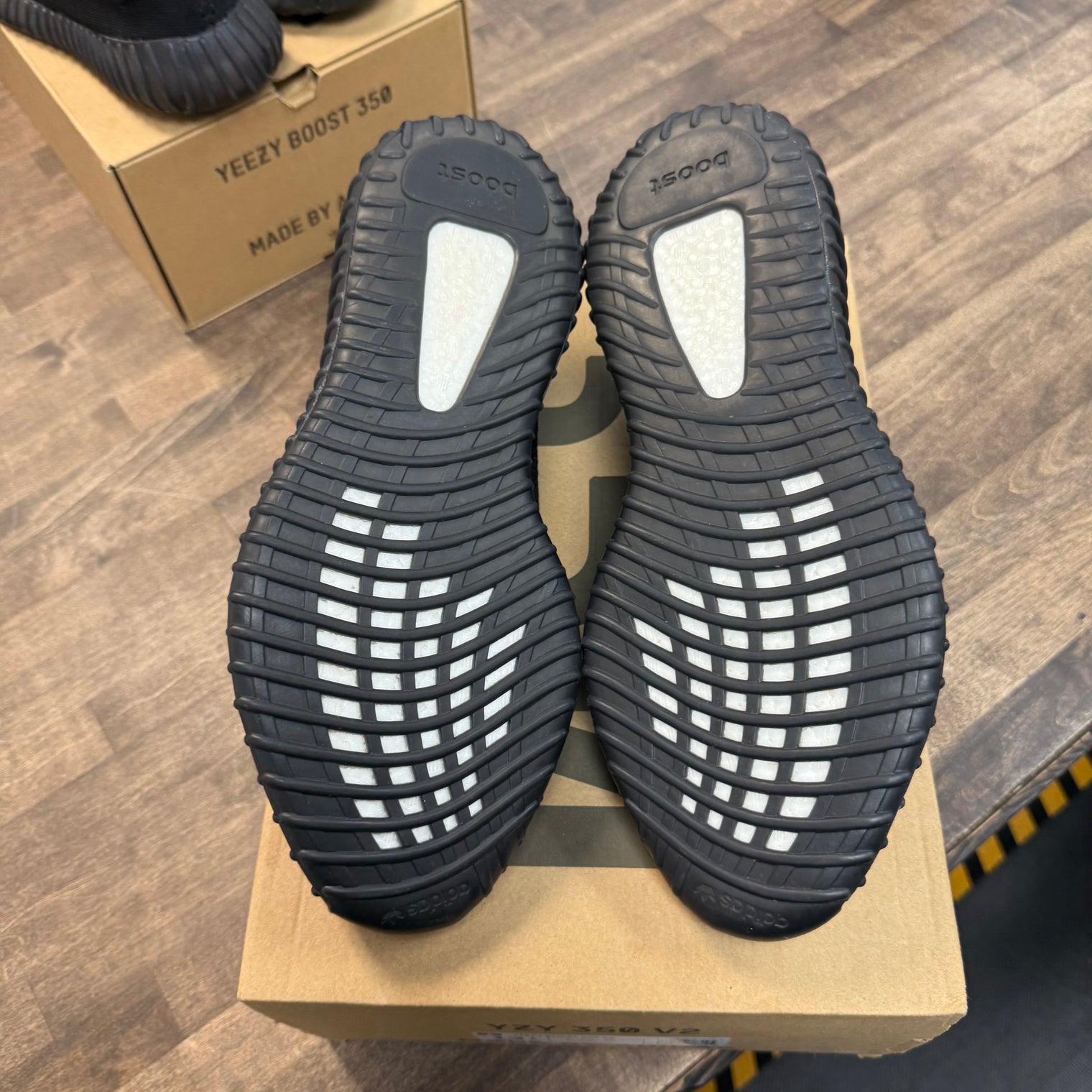 Core Red Yeezy 350 (USED)