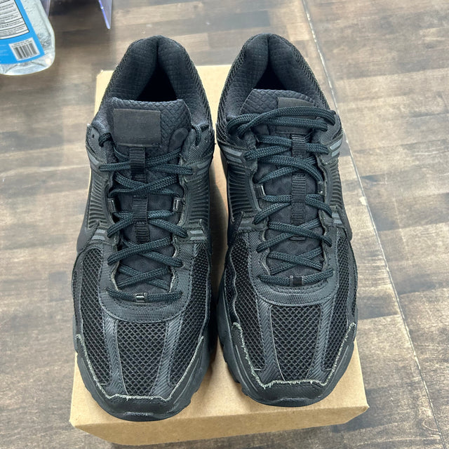 Triple Black Vomero 5 (Used, No Box)