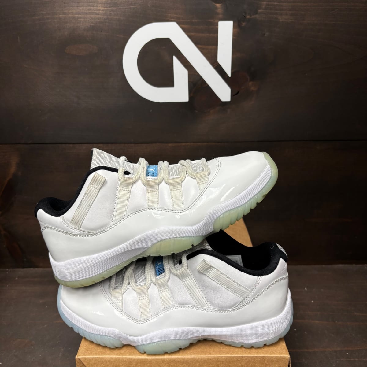 Jordan 11 Retro Low Legend Blue (GS) Size 6.5Y (Pre-Owned) - front