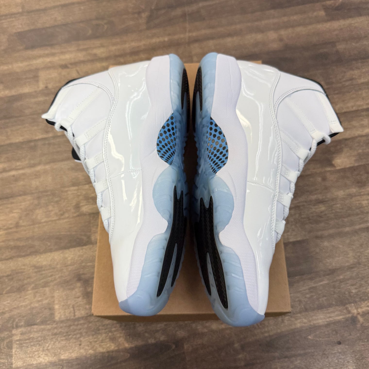 Legend Blue Jordan 11 (2024) (USED,No Box)
