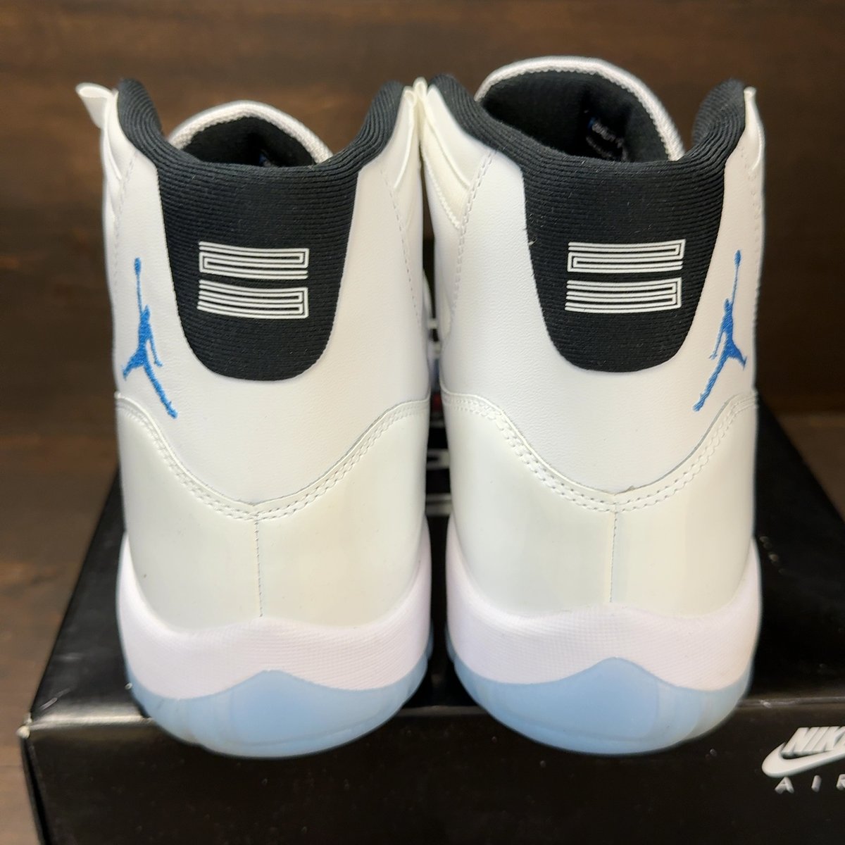 Jordan 11 Retro Legend Blue (2024) Size 12 (Pre-Owned) - aux