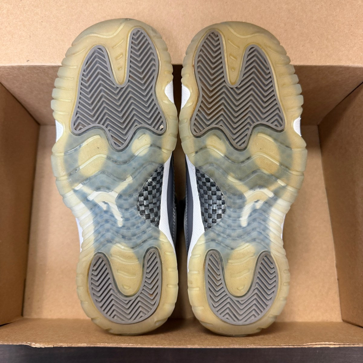 Jordan 11 Retro Cool Grey (2021) (GS) Size 4Y (Pre-Owned) - Image 6