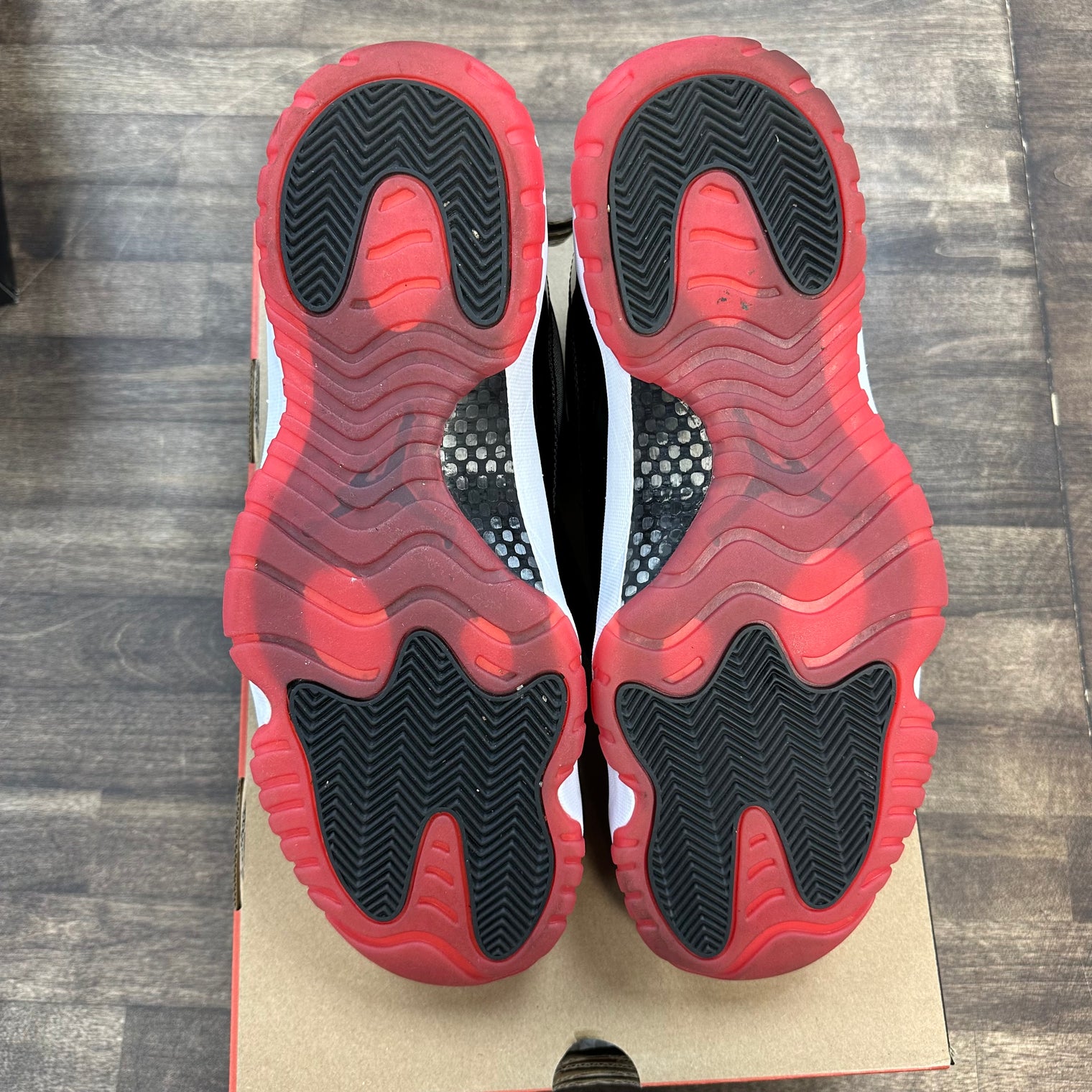 Bred Jordan 11 Low 2025 (USED)