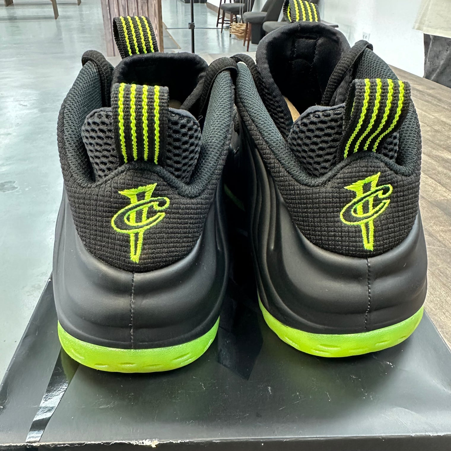 Black Volt Nike Air Foamposite One (USED)