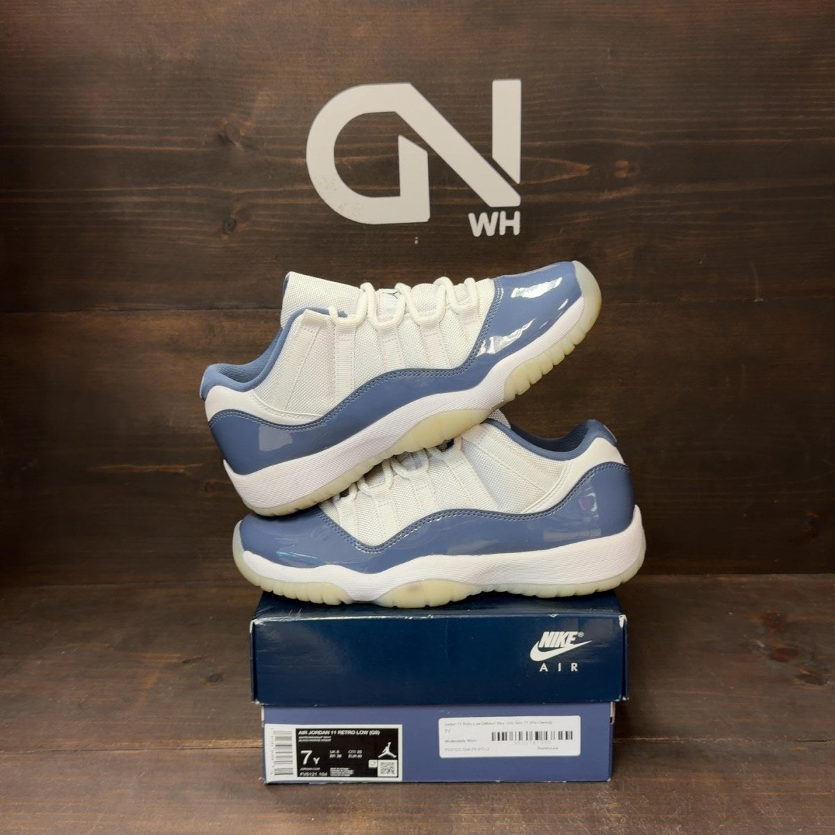 Jordan 11 Retro Low Diffused Blue (GS) Size 7Y (Pre-Owned) - front