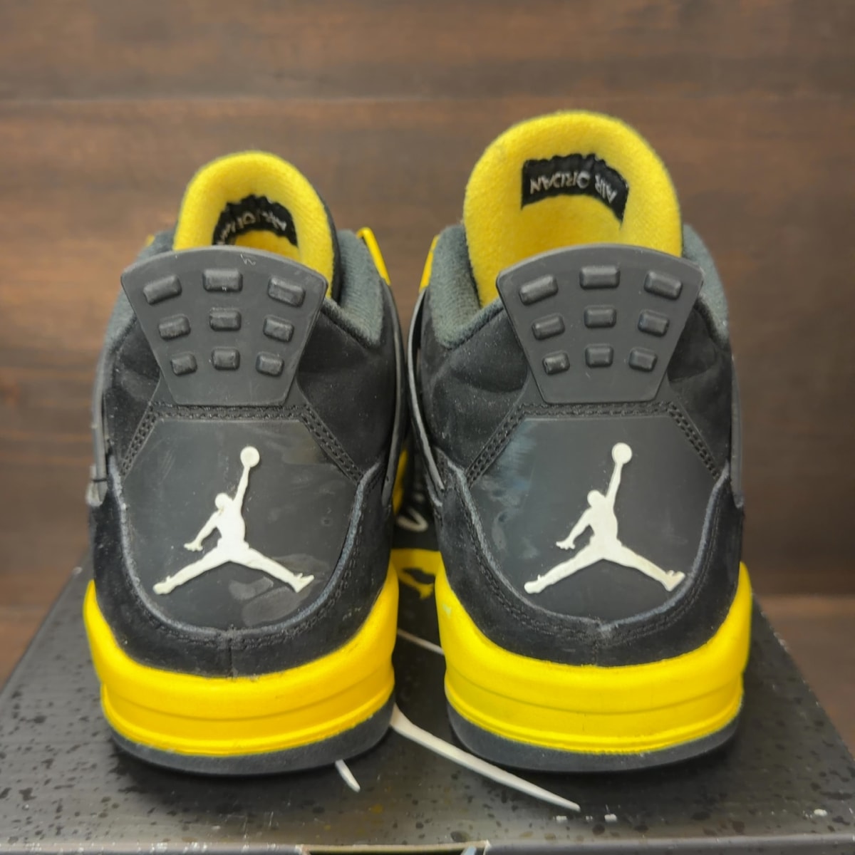 Jordan 4 Retro Thunder (2023) (GS) Size 5.5Y (Pre-Owned) - aux