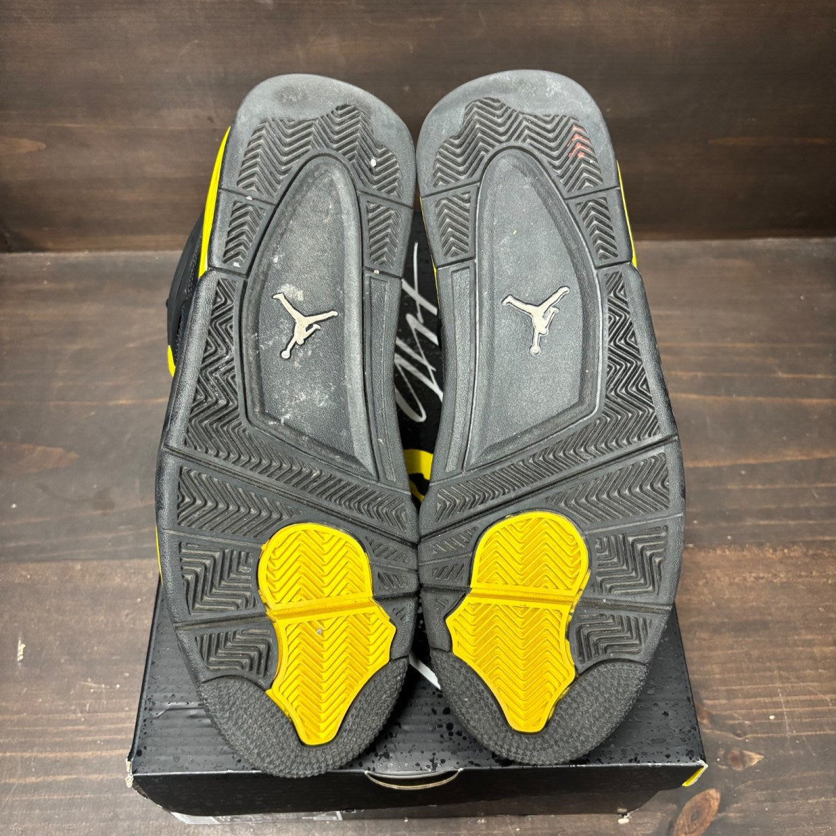 Jordan 4 Retro Thunder (2023) - Image 6