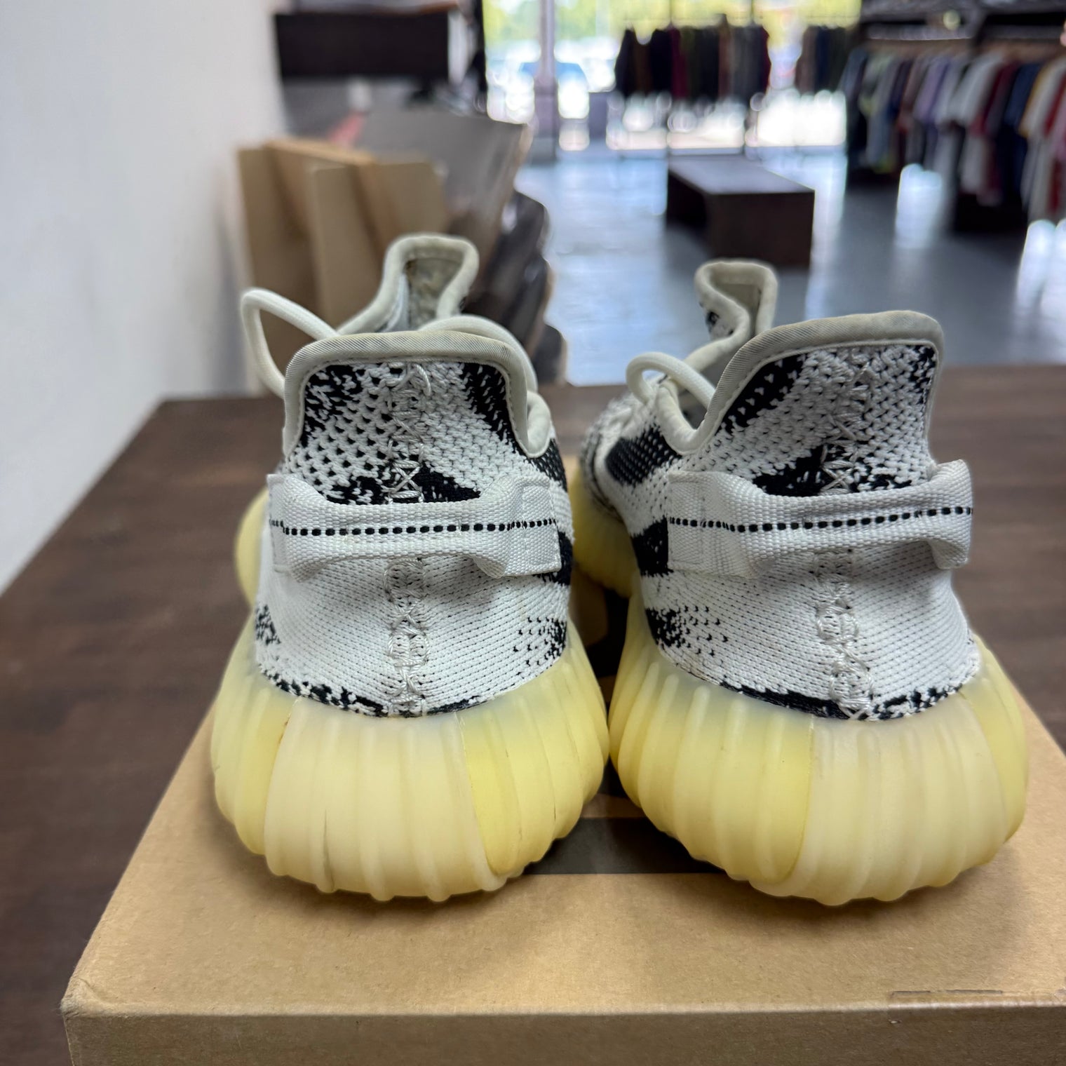 Zebra adidas Yeezy Boost 350 V2 (USED)