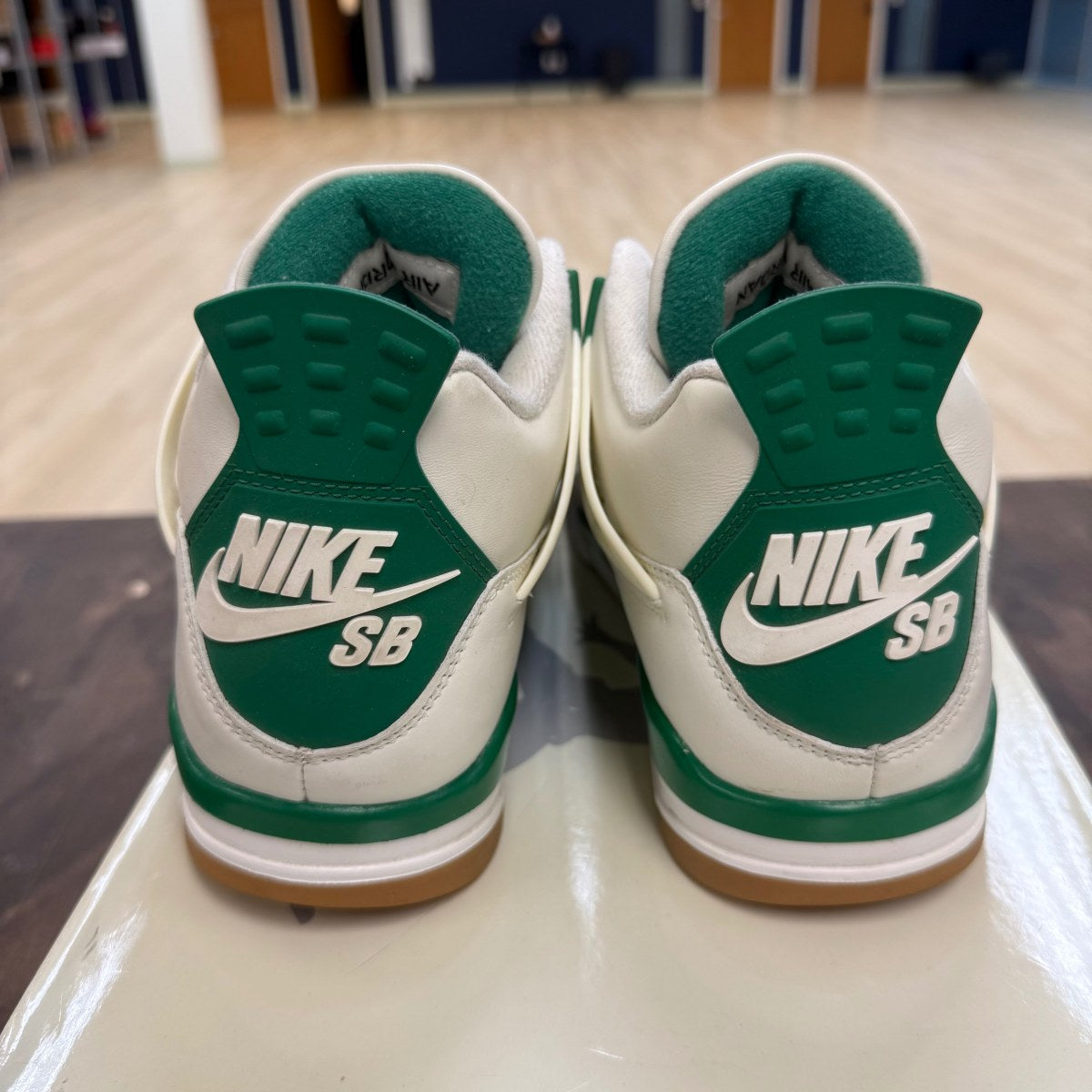 Jordan 4 Retro SB Pine Green - Image 3