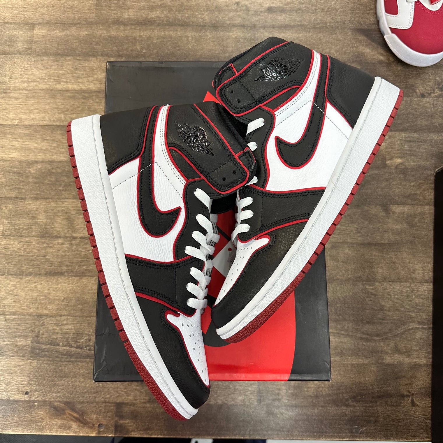 Bloodline Jordan 1 High Retro (USED)