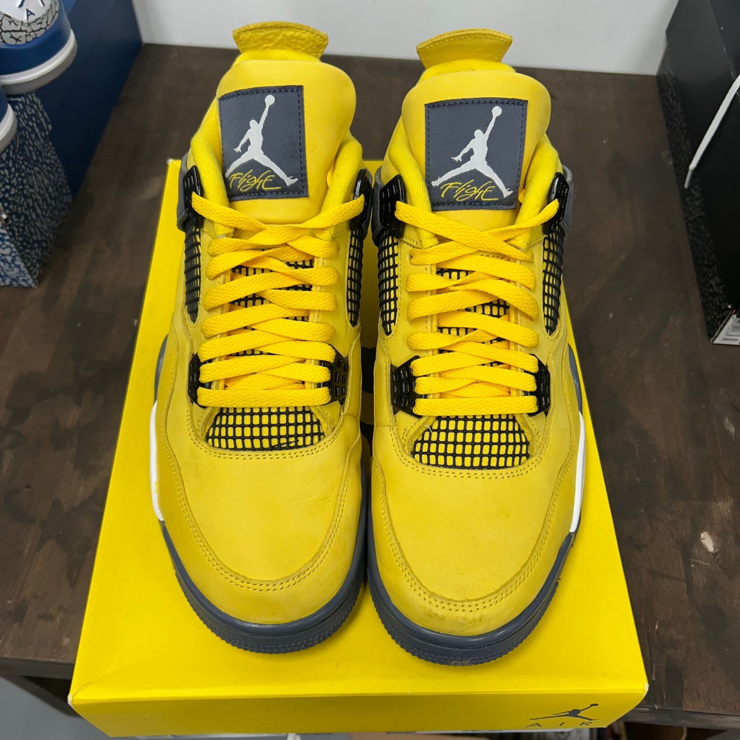 Lightning Jordan 4 (USED)