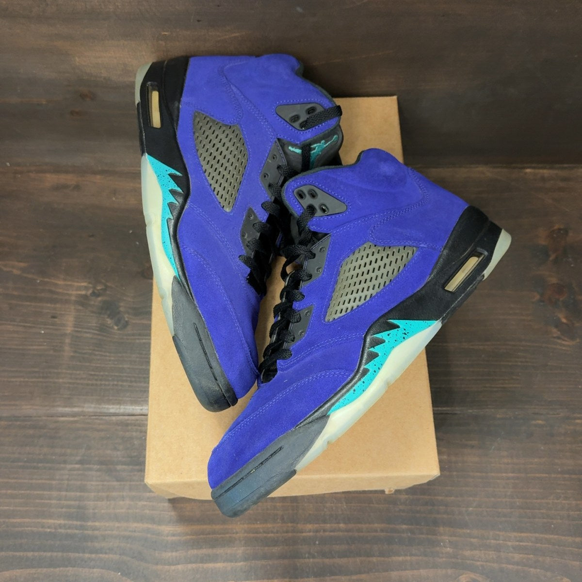 Jordan 5 Retro Alternate Grape Size 11 (Pre-Owned) - Image 2