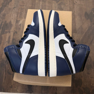 Jordan 1 Retro High OG Midnight Navy (GS) Size 6Y (Pre-Owned) - Image 4