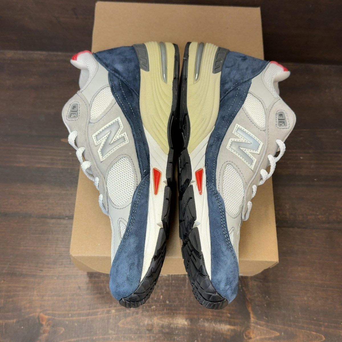 New Balance 991 Grey Navy Red Size 9.5 (Pre-Owned) - Image 4
