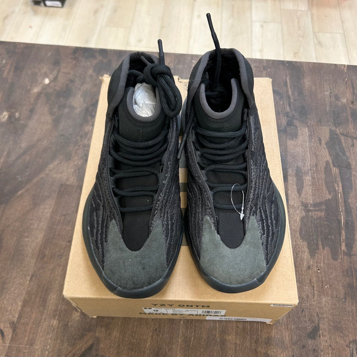 adidas Yeezy QNTM Onyx (US 9) (USED) Size 9 (Pre-Owned) - Image 2